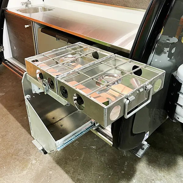 Rack-out Partner Steel stove included in the Premium Plus Galley.